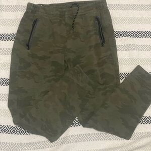 Old Navy Men's Green Camouflage Joggers